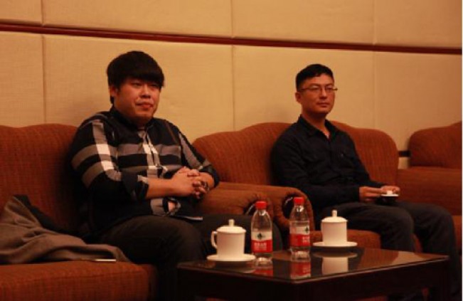 锦行科技首席运营官董梁(左)与产品总监胡鹏(右)